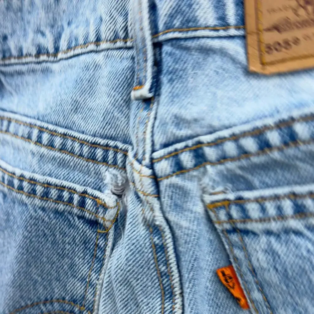 Vintage Levi's 505 Classic Fit Light Wash Jeans Size 29x30